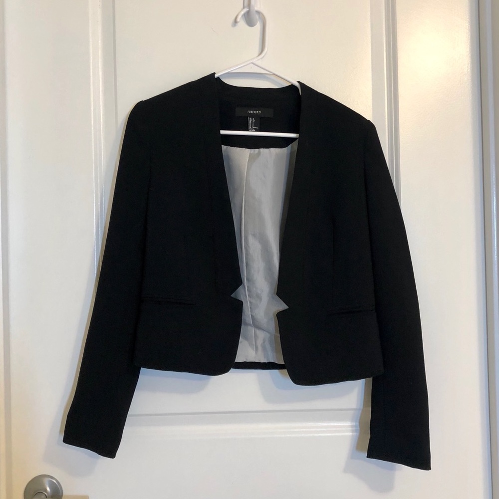 Forever 21 cropped black blazer